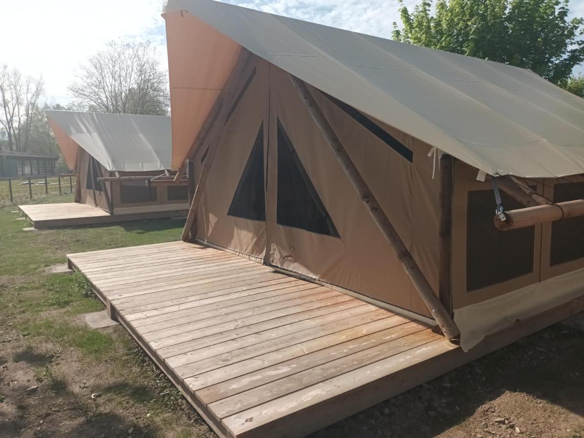 Tente Lodge Pour 5 Personnes En Bordure De La Riviere Allier Au Sein D'Un Petit Camping Saint-Yorre Exteriér fotografie