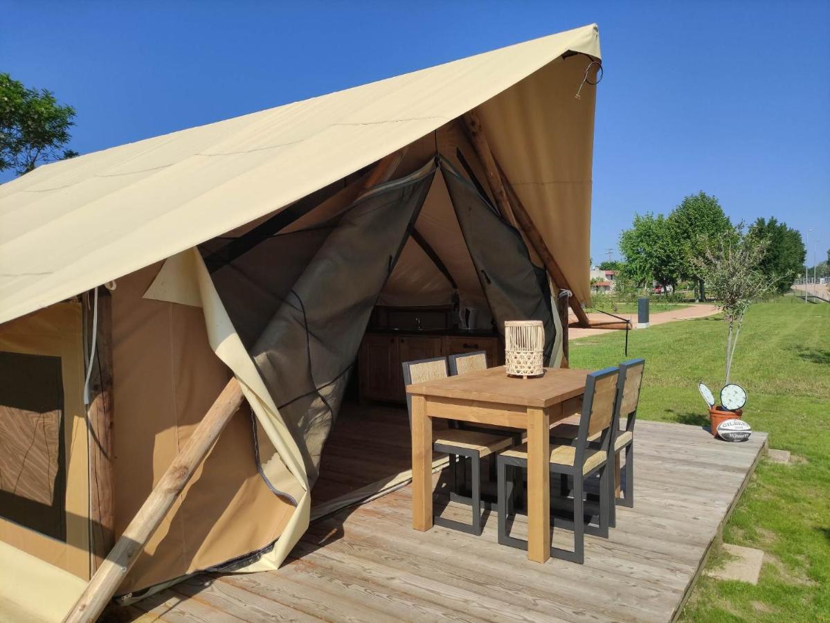 Tente Lodge Pour 5 Personnes En Bordure De La Riviere Allier Au Sein D'Un Petit Camping Saint-Yorre Exteriér fotografie